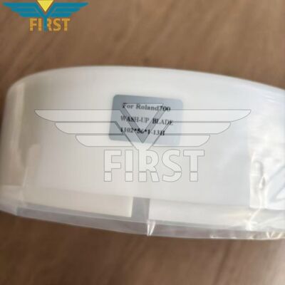 Cuchilla de lavado para Roland 700 con dimensiones de 1102×56×1 mm y 13 orificios en plástico de alta calidad