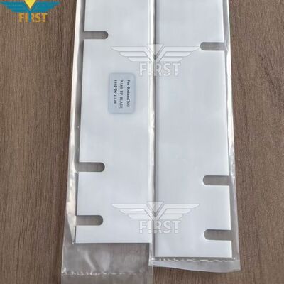 Cuchilla de lavado para Roland 700 con dimensiones de 1102×56×1 mm y 13 orificios en plástico de alta calidad